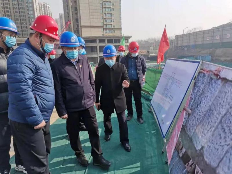 市委常委、市政府黨組成員魏建平調(diào)研左掖門游園停車場項目建設(shè)工作